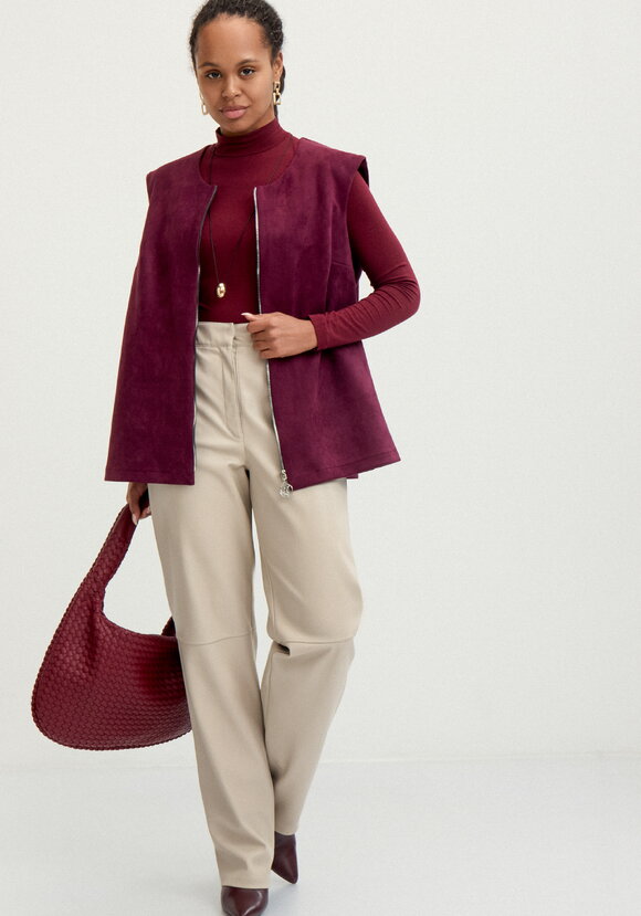 Жилет на молнии из замши шир.  580, рис. 2