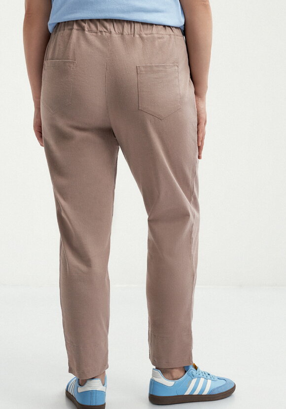 Брюки зауженные с контрастной отделкой шир.  580, рис. 30