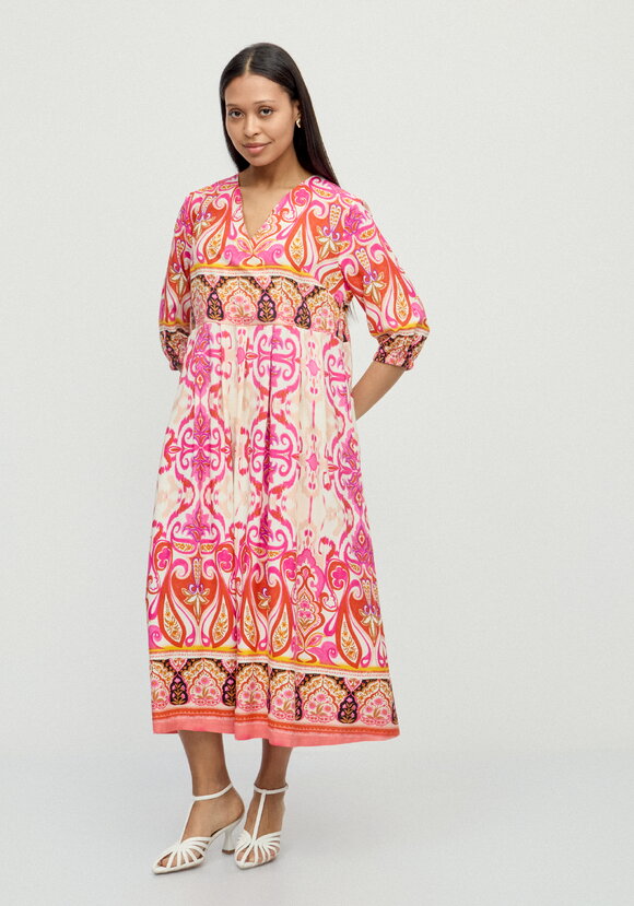 Платье с принтом свoбодного кроя шир.  580, рис. 7