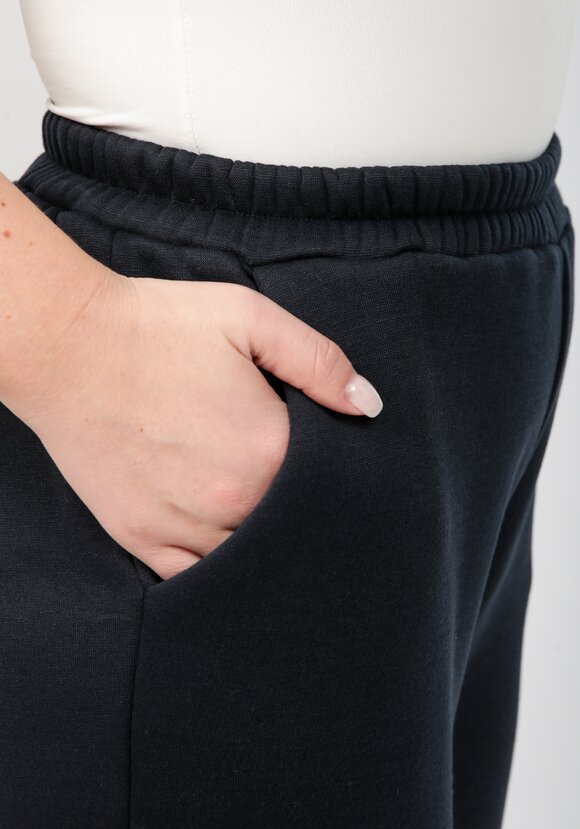 Брюки прямые утепленные на резинке шир.  580, рис. 24