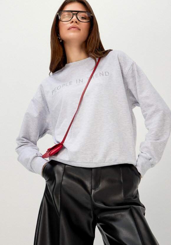 Свитшот с леттерингом на груди шир.  580, рис. 10