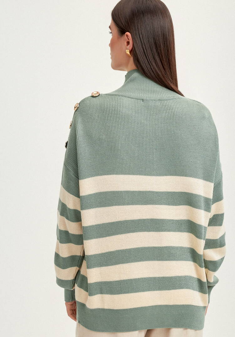 Джемпер с декоративными пуговицами в полоску шир.  750, рис. 11