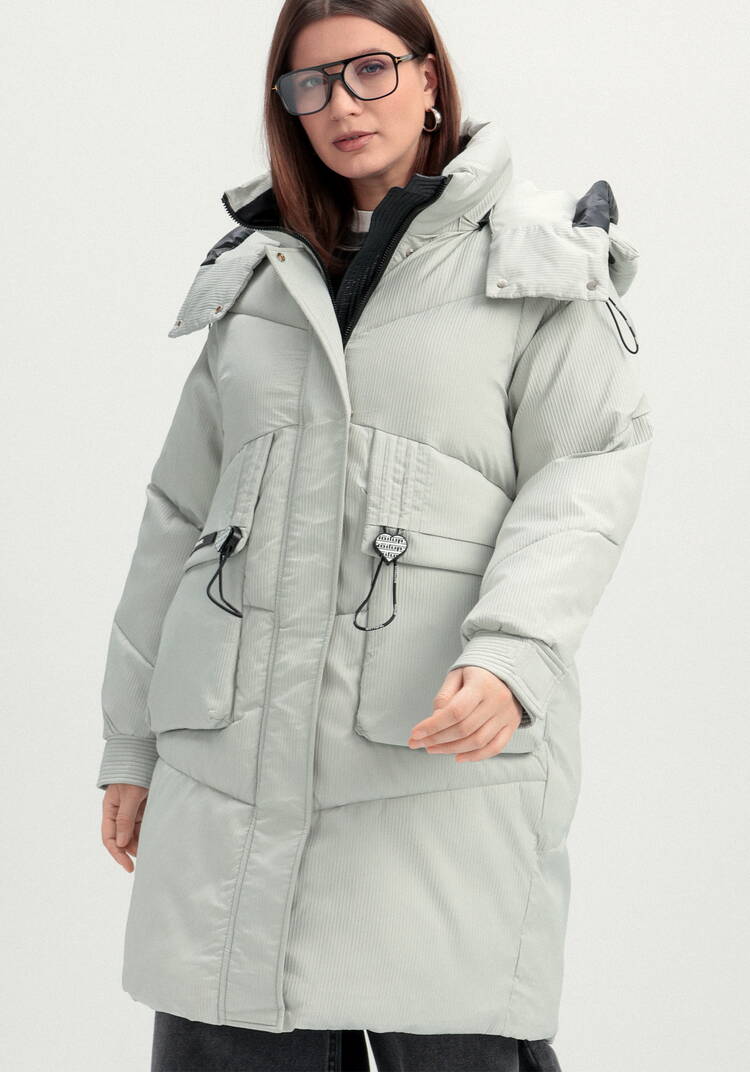 Пуховик с капюшоном и объемными карманами шир.  750, рис. 28