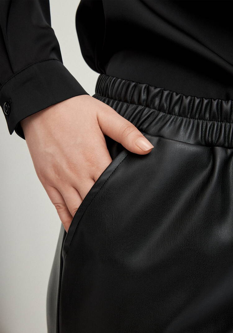 Брюки прямые из экo-кожи шир.  750, рис. 5