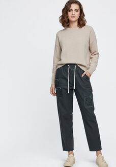 Джинсы с нашивками Кира