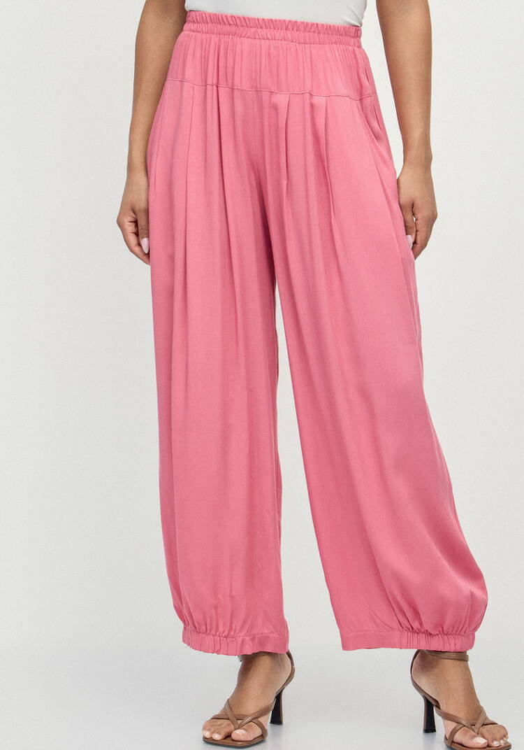 Брюки свободные с эластичной лентой по низу шир.  750, рис. 20