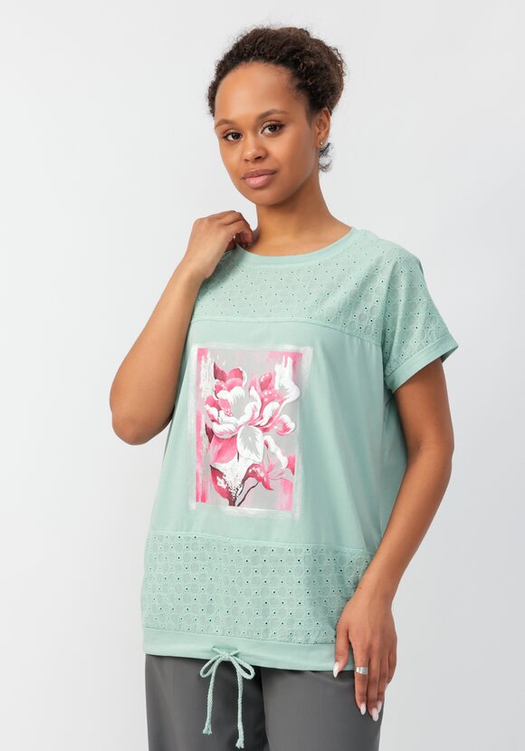 Блуза с принтом и ажурными вставками шир.  580, рис. 1