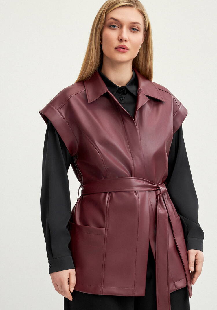 Жилет из эко-кожи на запах шир.  750, рис. 32