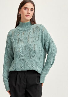 Джемпер с ажурными косами