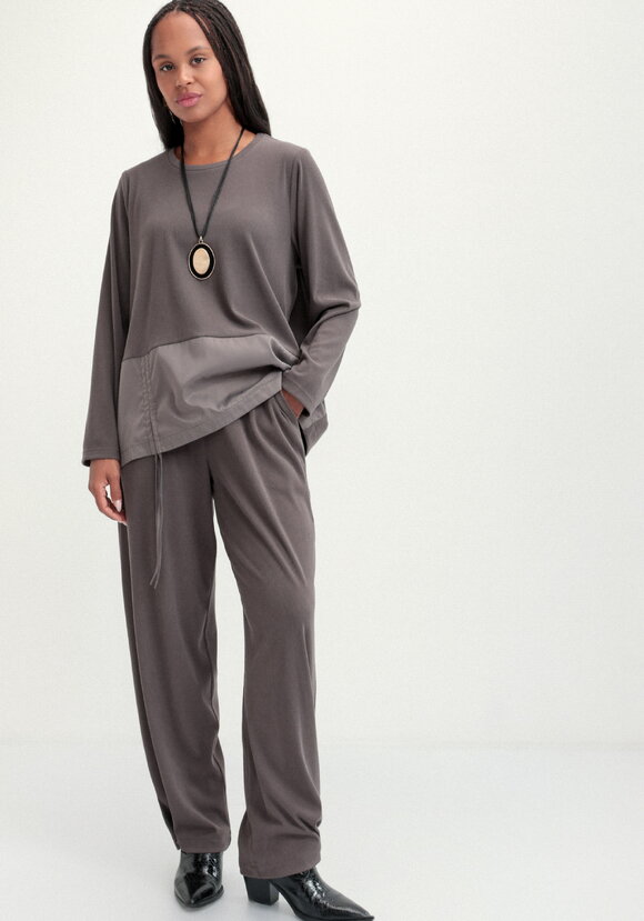 Блуза трикотажная из комбинированной ткани шир.  580, рис. 16