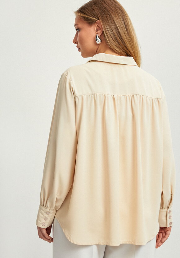 Блуза со сборкой на кокетке шир.  580, рис. 11