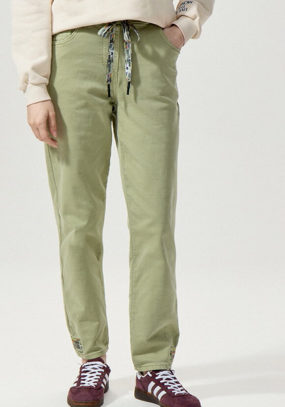 Джинсы с принтом по поясу шир.  580, рис. 26