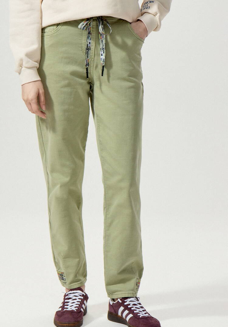 Джинсы с принтом по поясу шир.  750, рис. 26