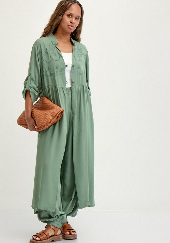 Рубашка с вышивкой на кокетке шир.  580, рис. 9