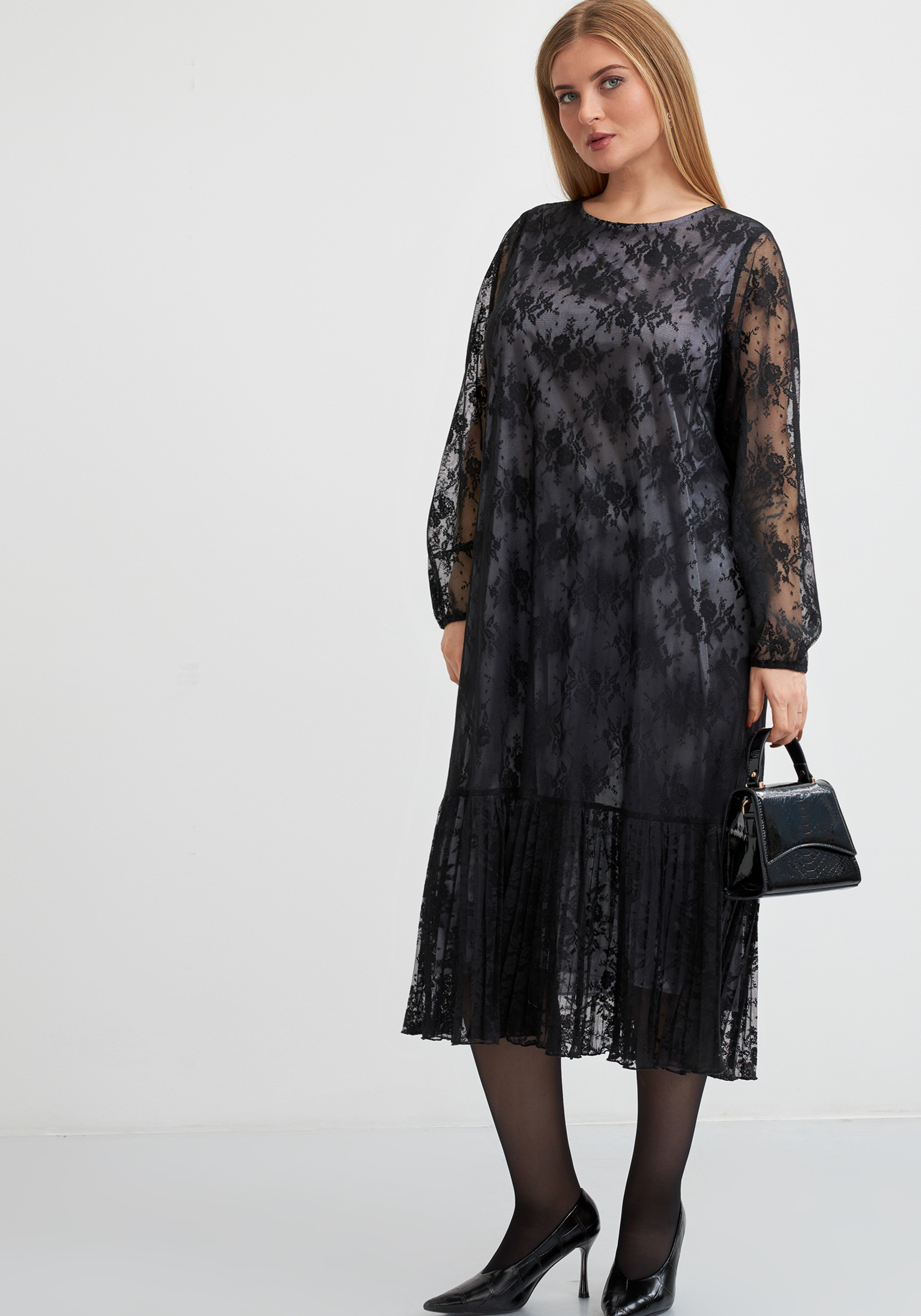 Платье кружевное с ярусом 4999₽