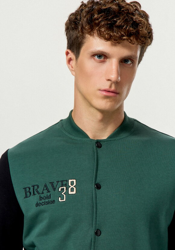 Бомбер с застежкой на кнопки шир.  580, рис. 5