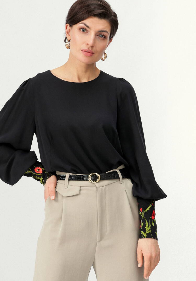 Блуза с цветочной вышивкой на манжетах шир.  750, рис. 4