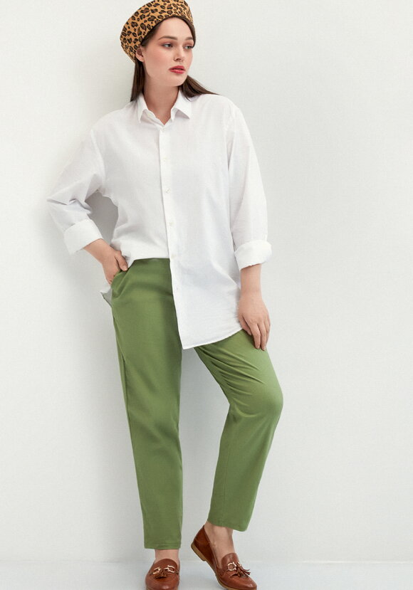 Брюки зауженные с контрастной отделкой шир.  580, рис. 10