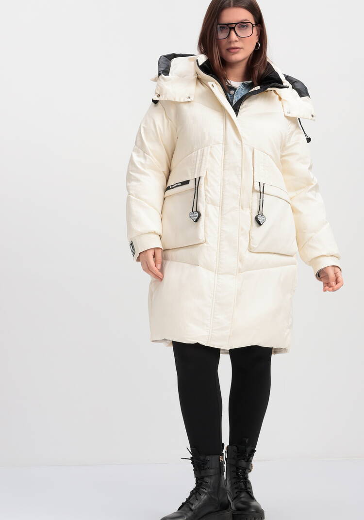 Пуховик с капюшоном и объемными карманами шир.  750, рис. 41