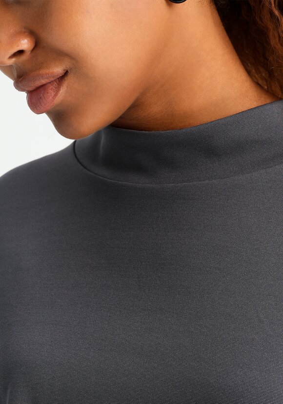 Блуза из плотного трикотажа шир.  580, рис. 14