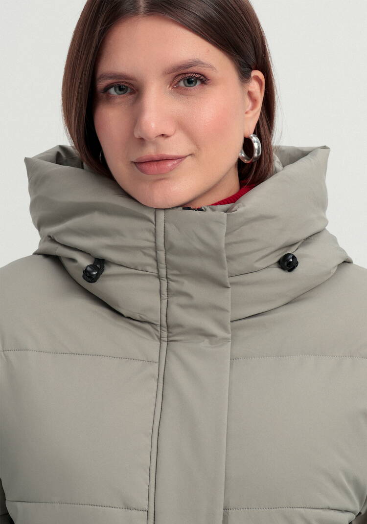 Пуховик стеганый с асимметричными карманами шир.  750, рис. 36