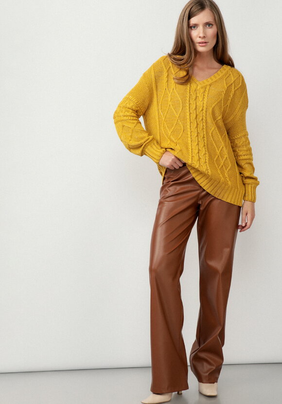 Джемпер с V-образным вырезом и косами шир.  580, рис. 15