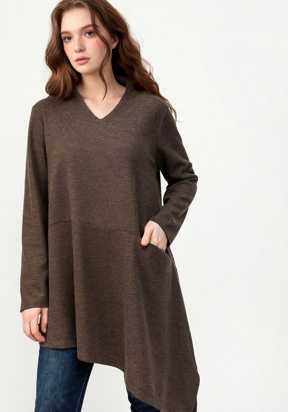 Туника с V-образным вырезом и косым низом шир.  580, рис. 1