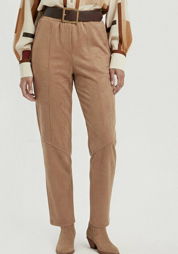 Брюки с фигурными рельефами шир.  580, рис. 11