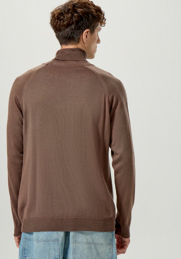 Свитер базовый с высоким воротом шир.  580, рис. 26