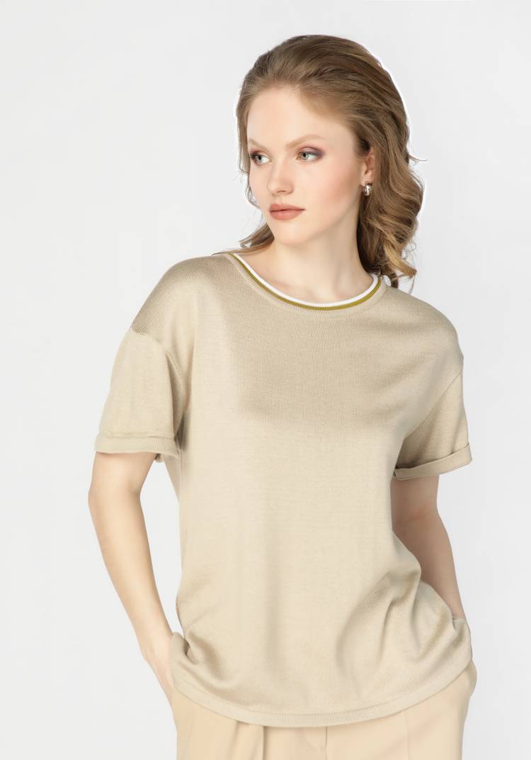 Футболка с отделкой по горловине шир.  750, рис. 8