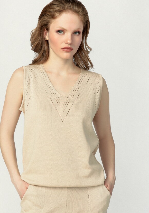 Топ женский без рукава с ажурным рисунком шир.  580, рис. 23