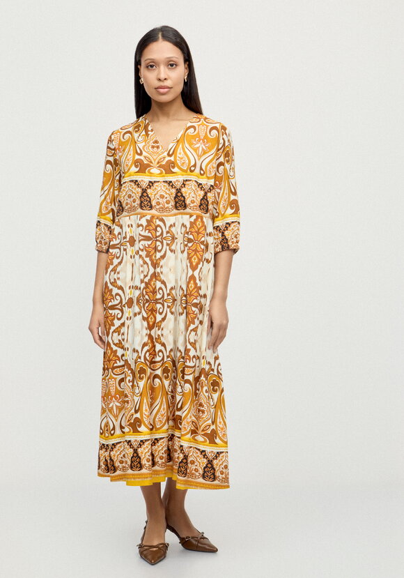 Платье с принтом свoбодного кроя шир.  580, рис. 19