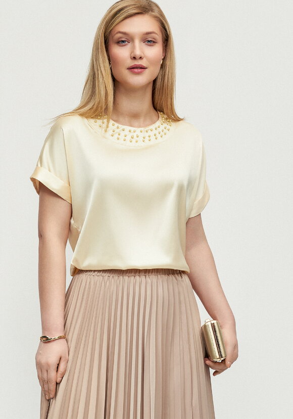 Блуза с декоративным украшением по горловине шир.  580, рис. 2