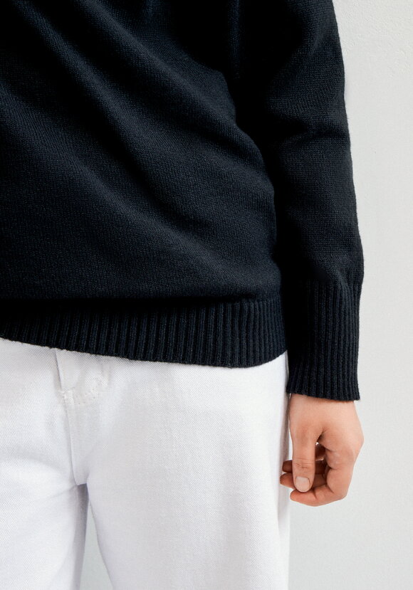 Свитер с объемным воротом шир.  580, рис. 20