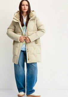 Пальто стеганое с меховой отделкой