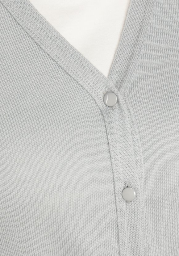 Кардиган с V-образным вырезом шир.  580, рис. 25