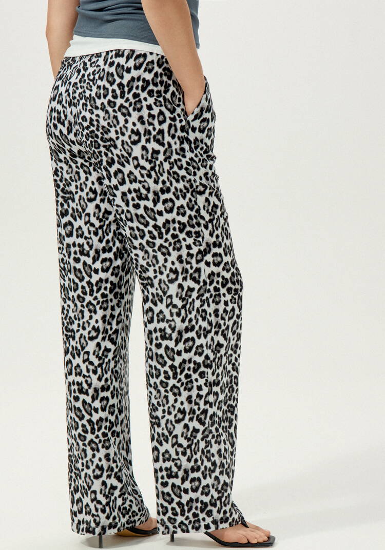 Брюки с анималистичным принтом шир.  750, рис. 11