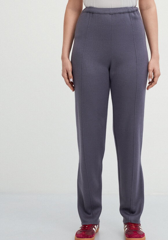 Брюки прямые зауженные книзу на резинке шир.  580, рис. 12