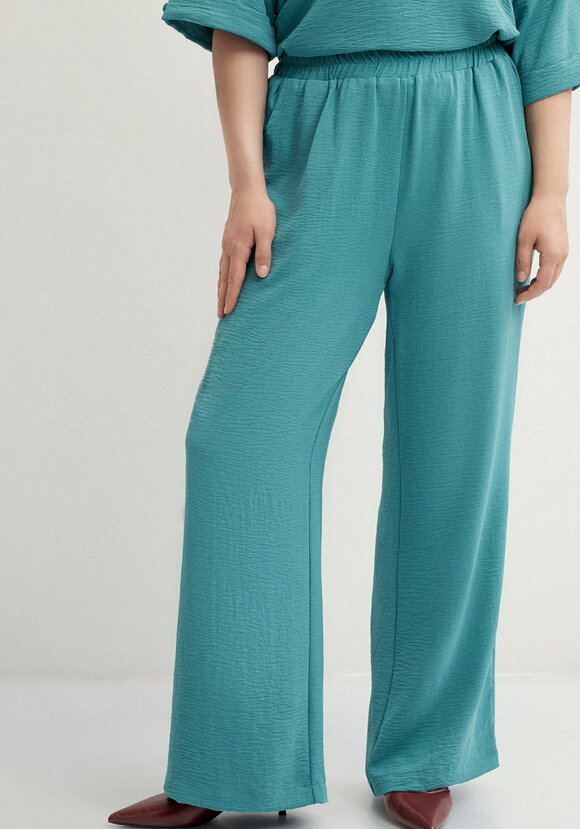 Костюм брючный с лаконичным принтом шир.  580, рис. 14