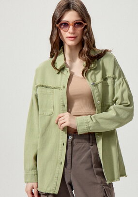 Джинсовая куртка с бахромой по краям