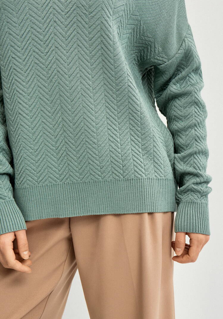 Джемпер с горлом и со спущенным плечом шир.  750, рис. 13