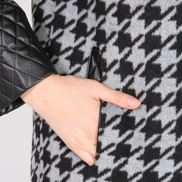 Пальто с контрастными рукавами шир.  580, рис. 17