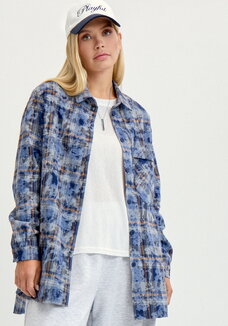 Рубашка в клетку на пуговицах с нашивкой