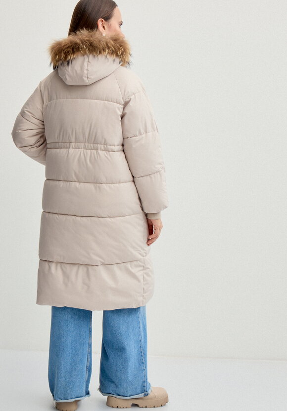 Пальто с меховой опушкой по капюшону шир.  580, рис. 11