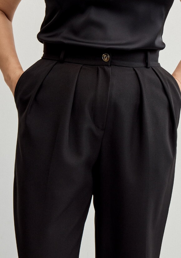 Брюки прямого кроя из костюмной ткани шир.  580, рис. 11