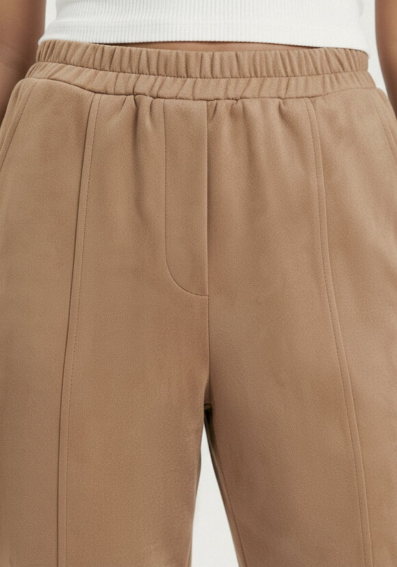 Брюки с фигурными рельефами шир.  580, рис. 14