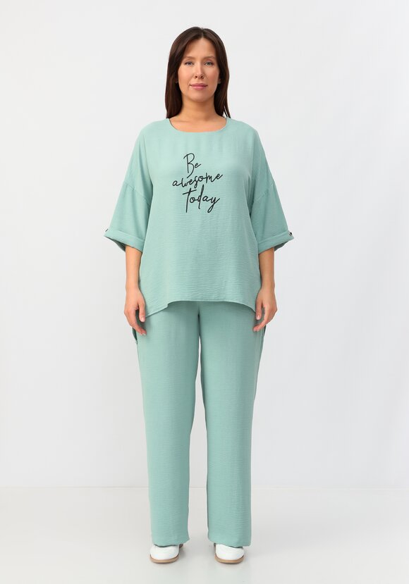 Костюм: брюки и блуза с лаконичным принтом шир.  580, рис. 16