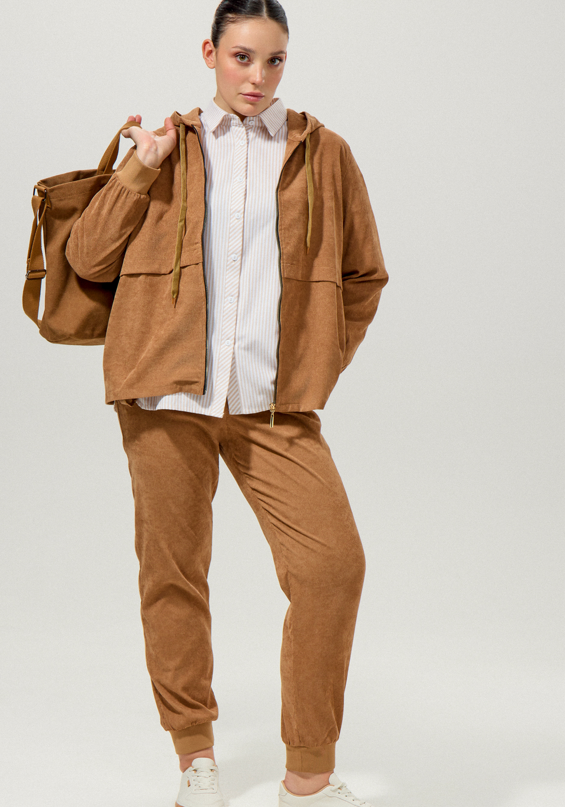 Брюки из микровельвета на резинке 1499₽