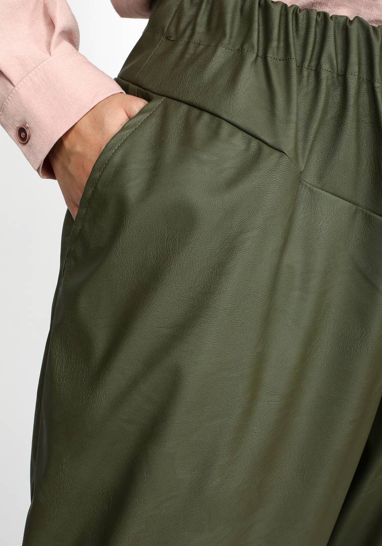 Брюки из экокожи на резинке шир.  750, рис. 17