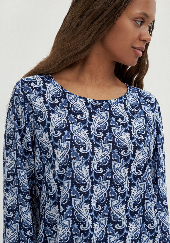 Лонгслив Эмилия шир.  580, рис. 29